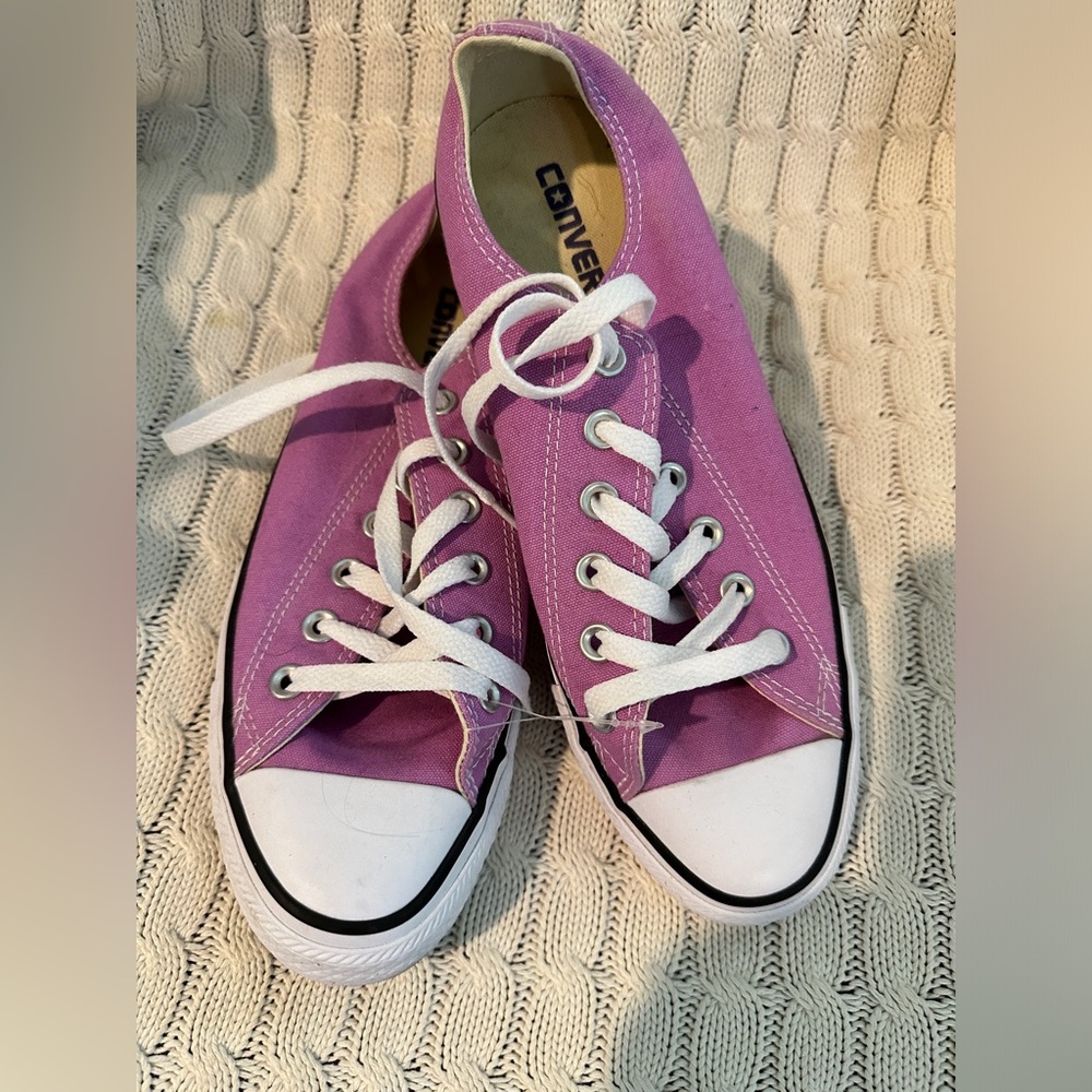 Converse 8.5 New, Never Worn